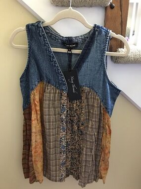 YOUNG THREADS NWT TOP Denim Floral Sleeveless Boho Style Size Large
